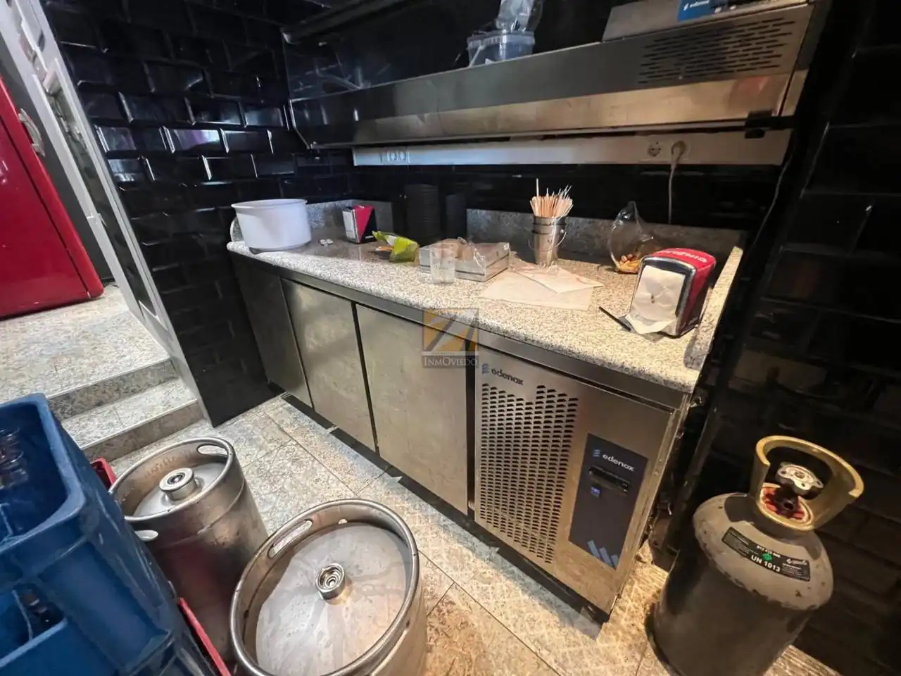 Cocina de Local en venta en Oviedo  con Aire acondicionado y Alarma