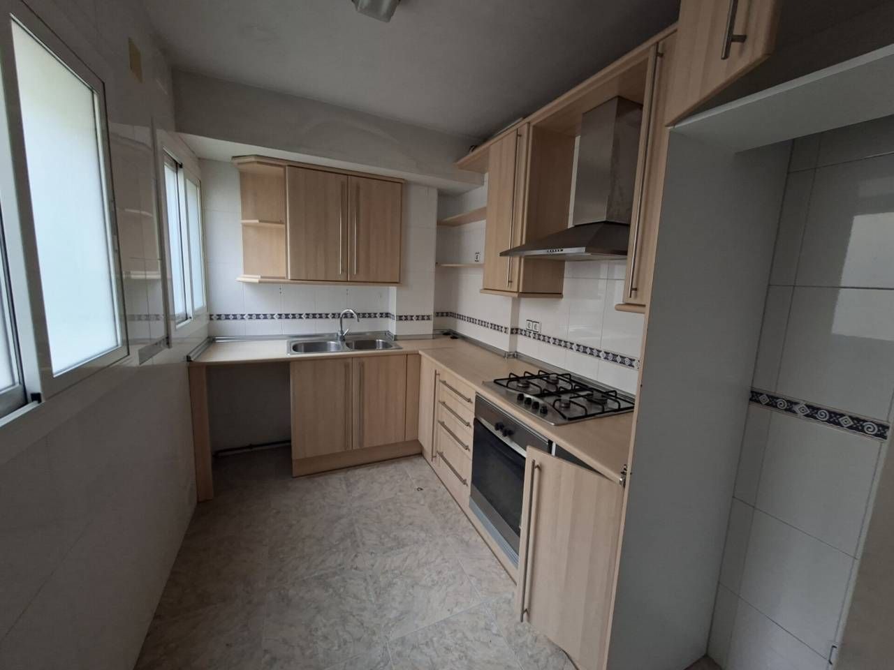 Cuina de Pis en venda en Cerdanyola del Vallès amb Calefacció i Balcó