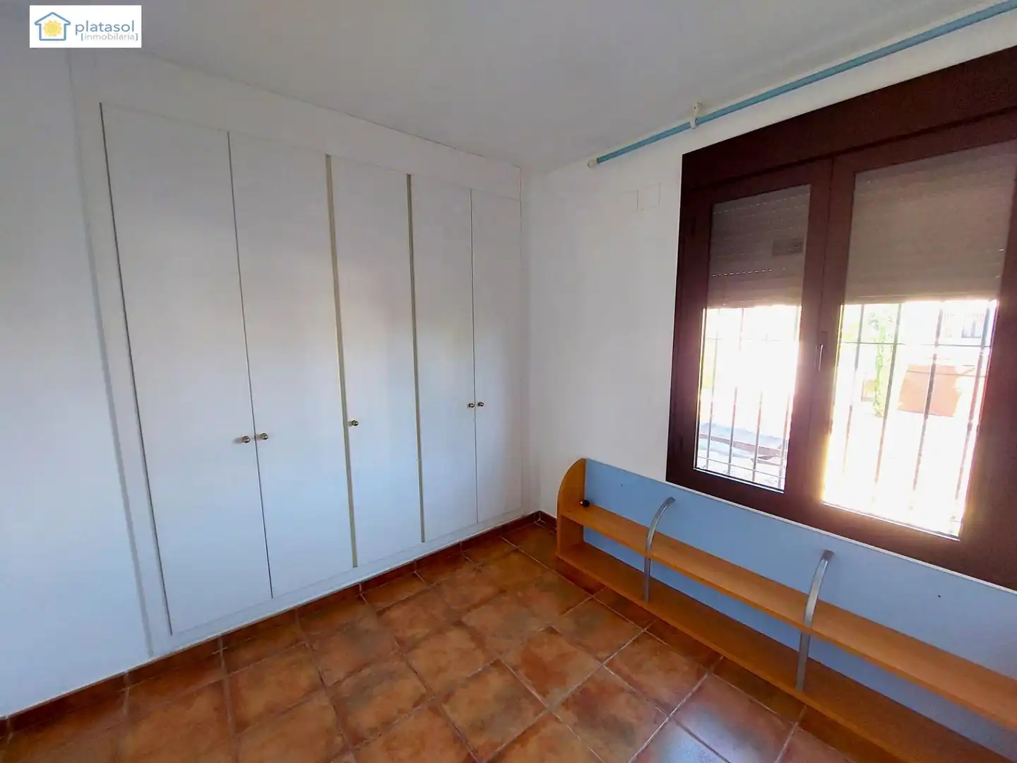 Casa adosada en venda en Guillena amb Aire condicionat, Calefacció i Jardí privat