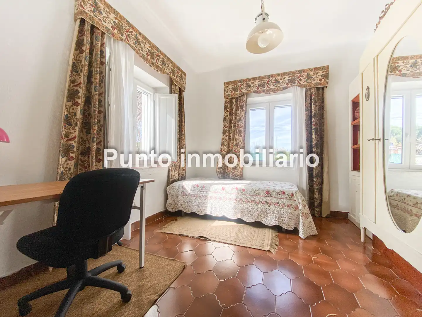 Sala d'estar de Casa o xalet en venda en Valladolid amb Jardí privat i Terrassa