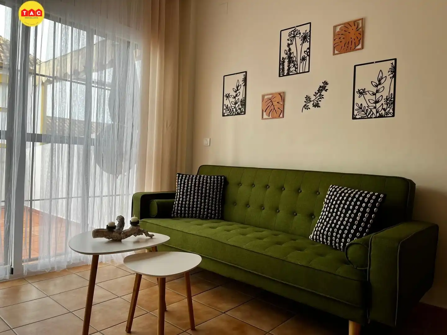 Wohnzimmer von Einfamilien-Reihenhaus zum Verkauf in Islantilla mit Klimaanlage, Heizung und Terrasse