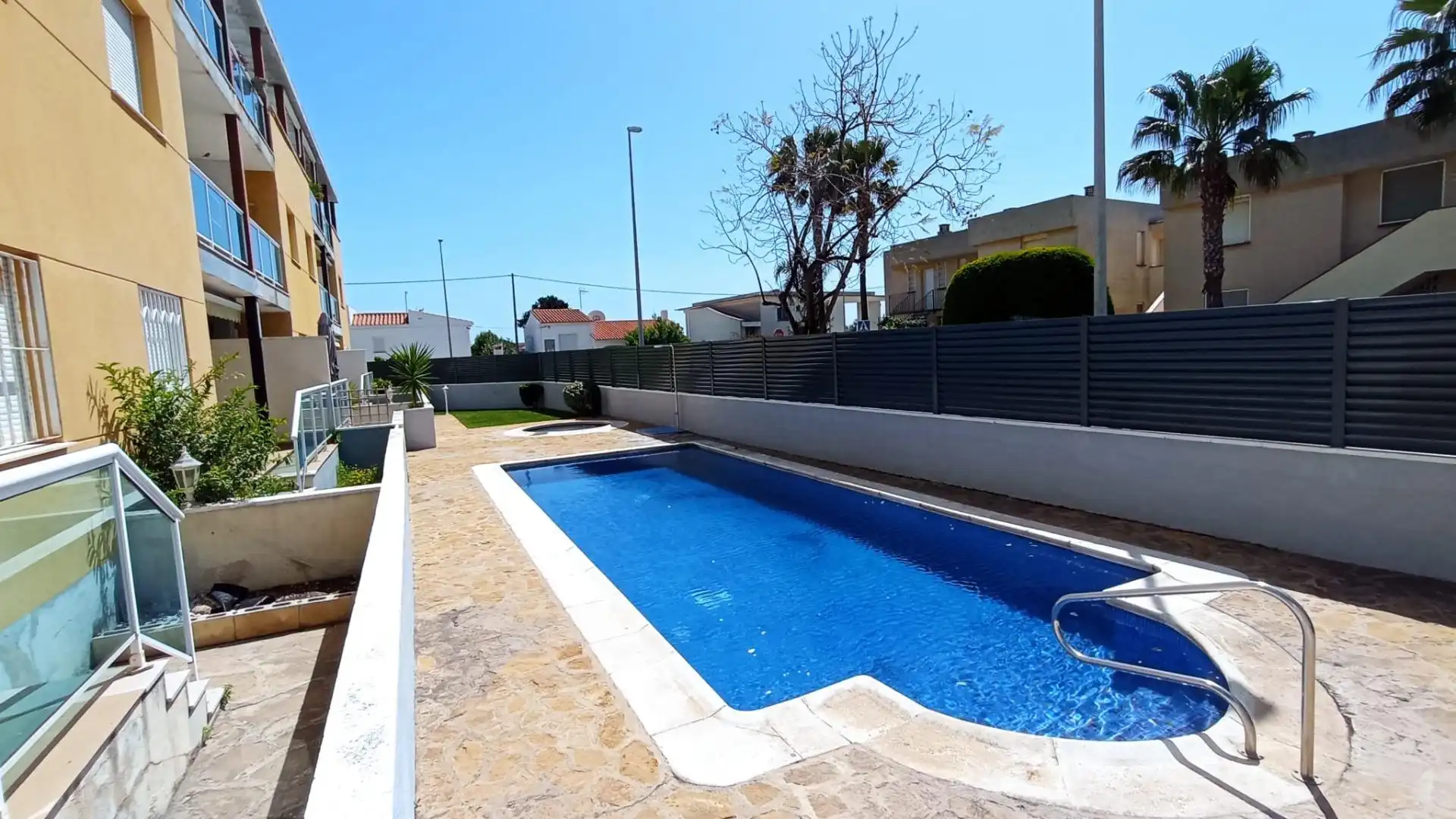 Piscina de Apartament de lloguer en Vinaròs amb Terrassa, Moblat i Piscina comunitària