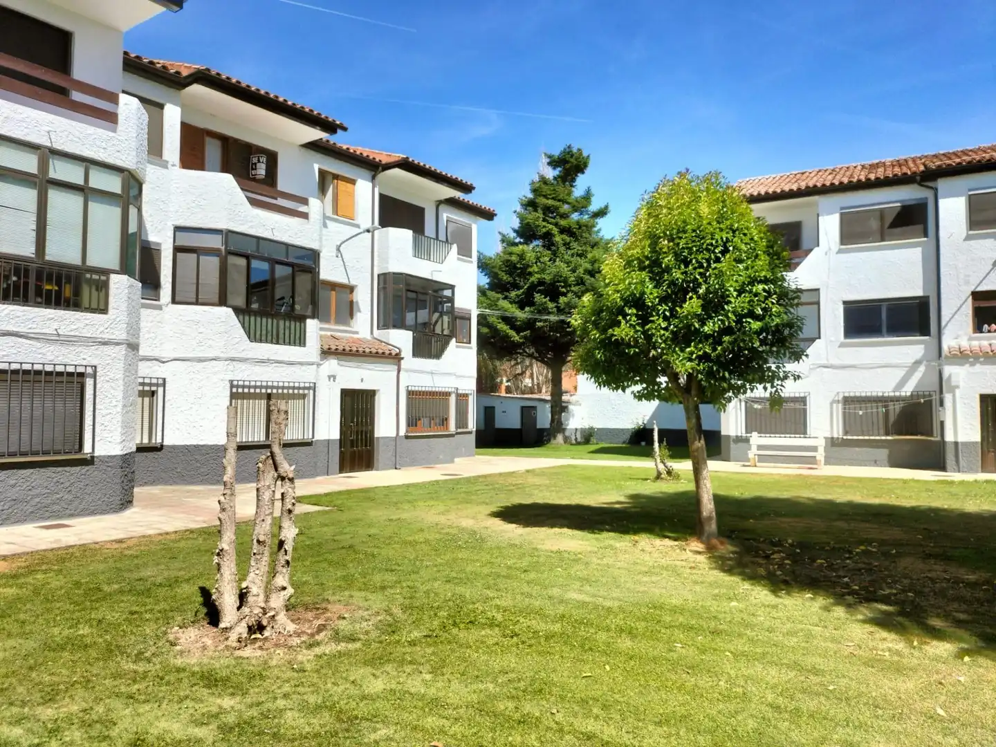 Vista exterior de Pis en venda en Villada amb Calefacció, Jardí privat i Terrassa