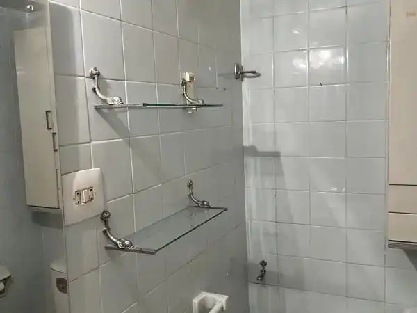 Bany de Pis en venda en Valencia amb Moblat i Balcó