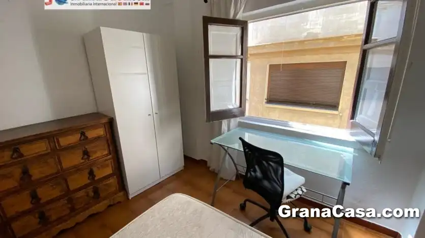 Piso de alquiler en Granada con Terraza, Amueblado y Horno