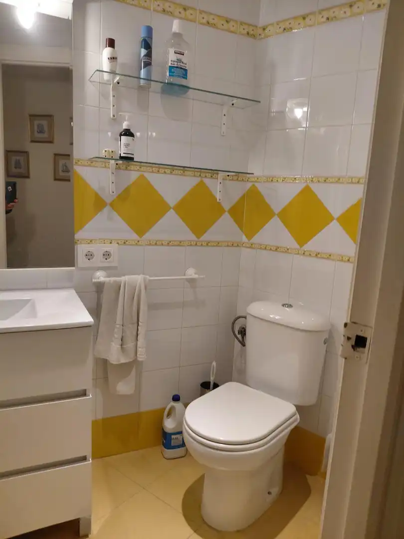 Bathroom of Flat for sale in Sevilla  with Air Conditioner, Heating and Storage room