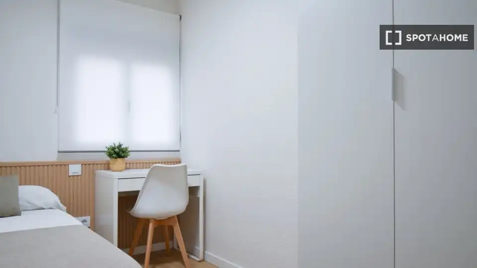 Room in Tres Olivos - Valverde