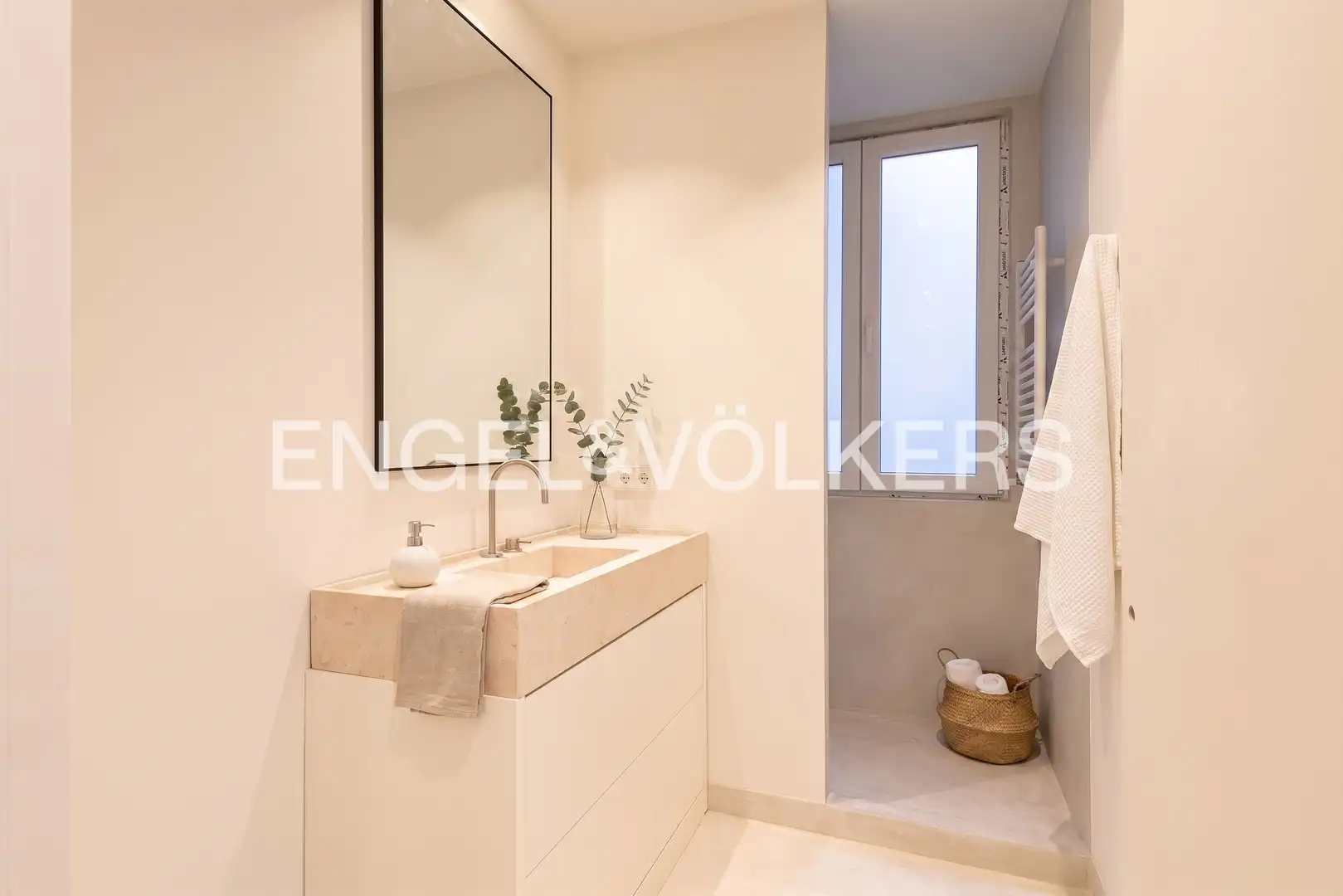 Badezimmer von Wohnung zur Miete in Madrid mit Klimaanlage, Heizung und Balkon