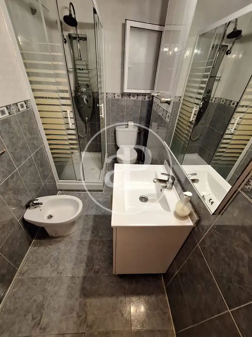 Baño de Piso de alquiler en Valencia con Calefacción, Terraza y Amueblado