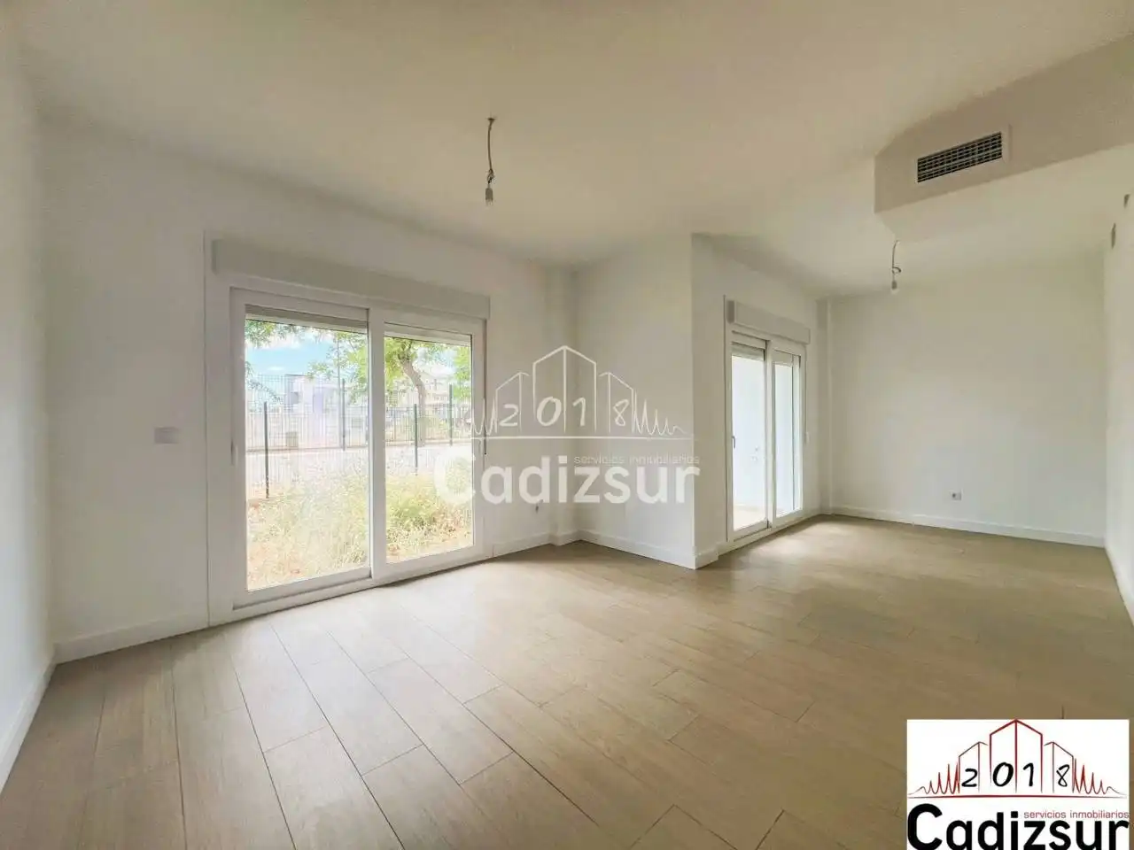Sala de estar de Casa adosada en venta en Puerto Real con Aire acondicionado, Calefacción y Jardín privado