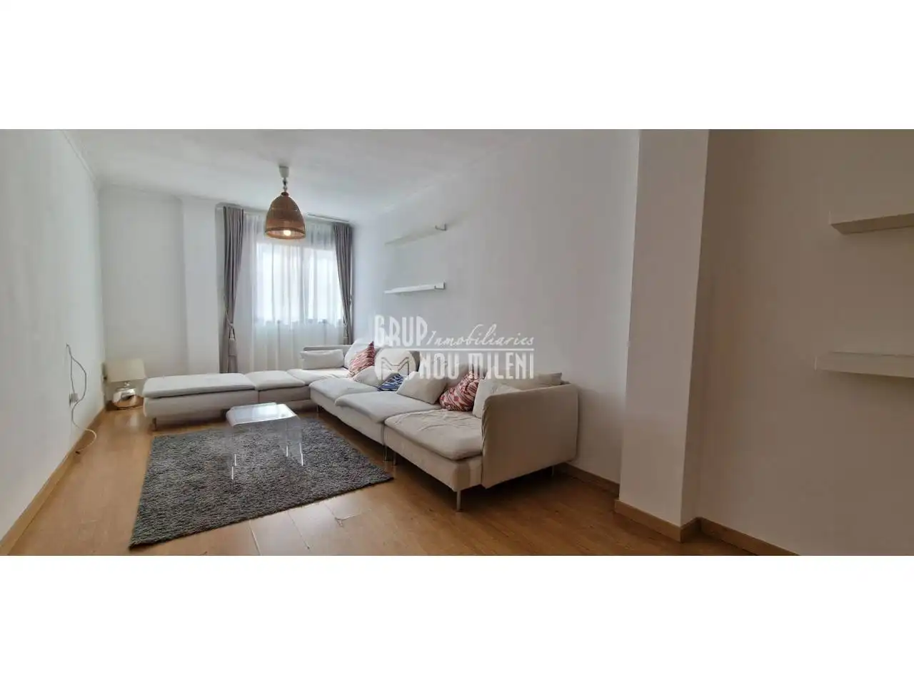 Living room of Flat for rent in Silla  with Air Conditioner, Heating and Parquet flooring