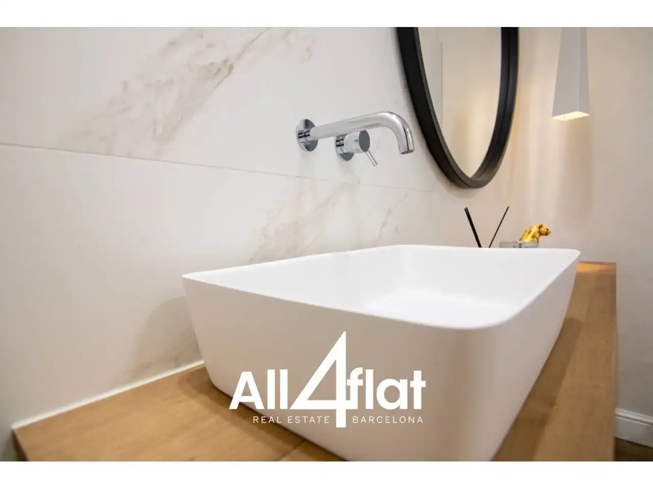 Bathroom of Flat for sale in Barcelona  with Air Conditioner, Heating and Parquet flooring