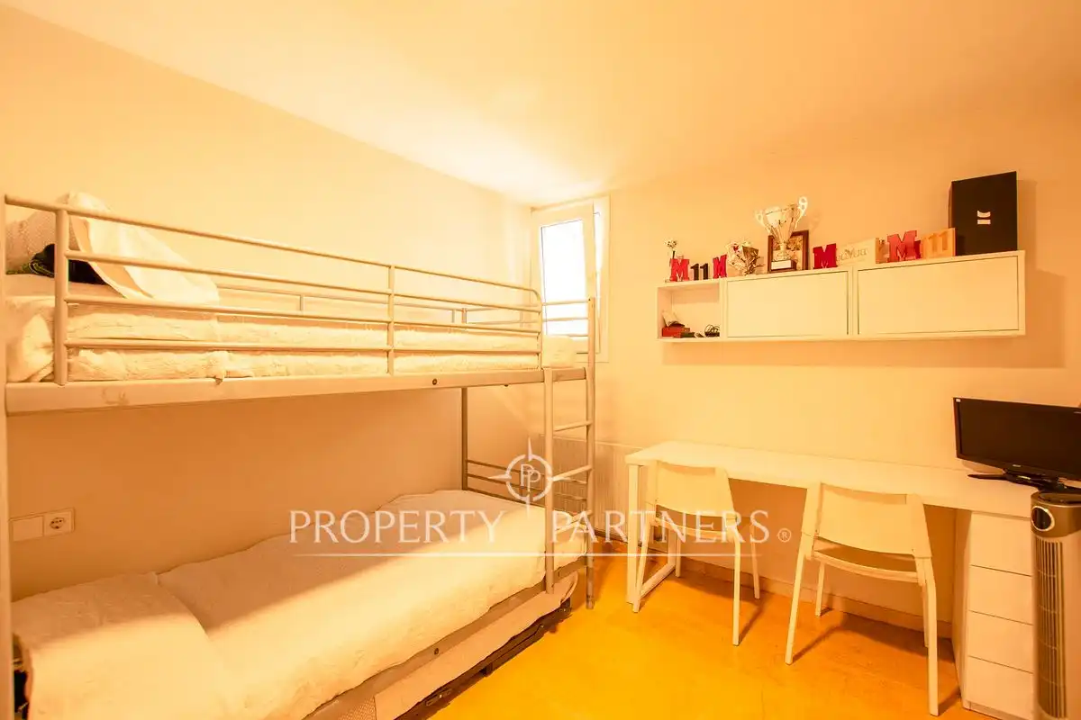 Habitación de Casa adosada en venta en Rocafort con Aire acondicionado, Calefacción y Piscina