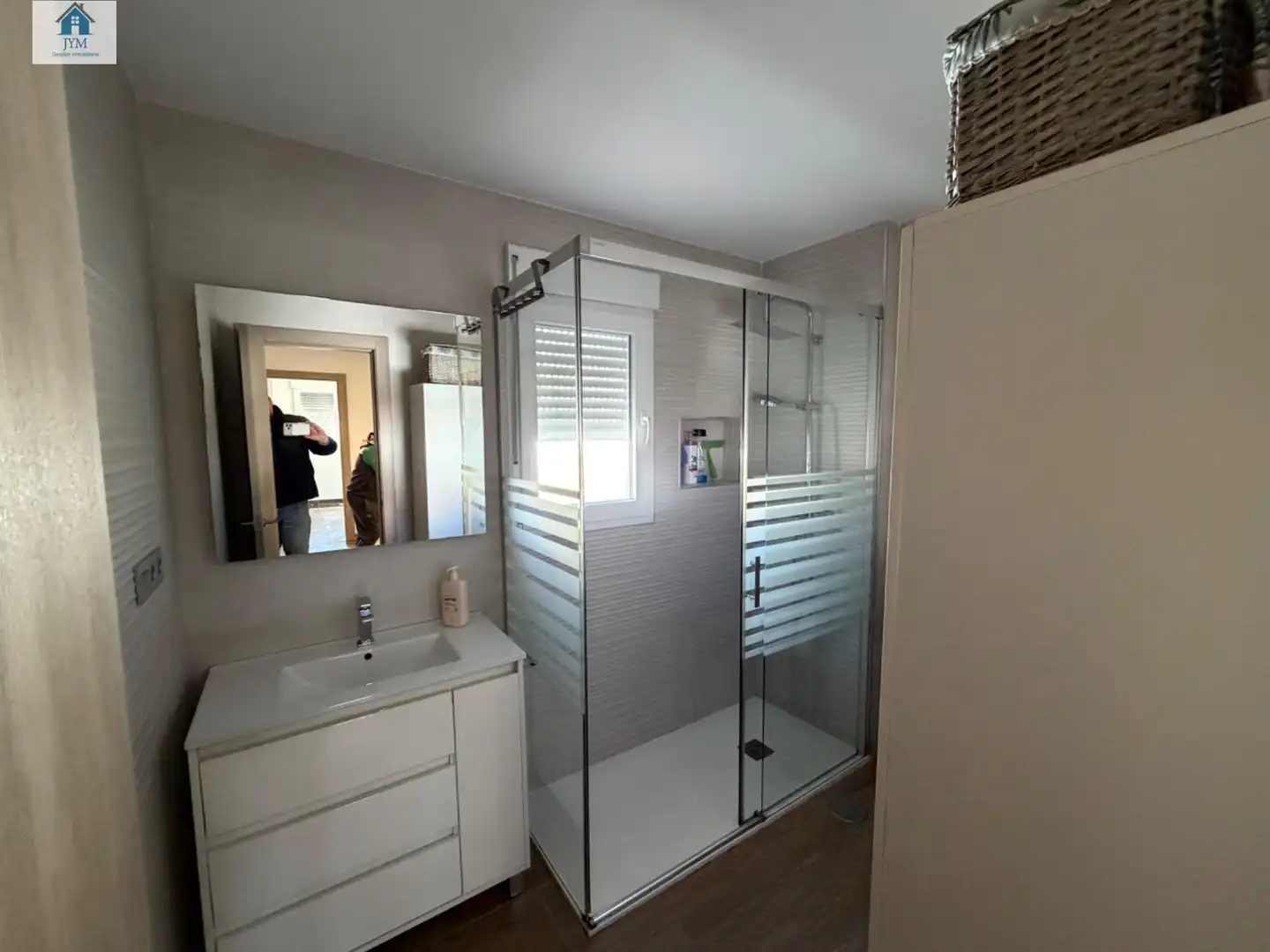 Baño de Casa adosada en venta en La Zubia con Jardín privado y Balcón