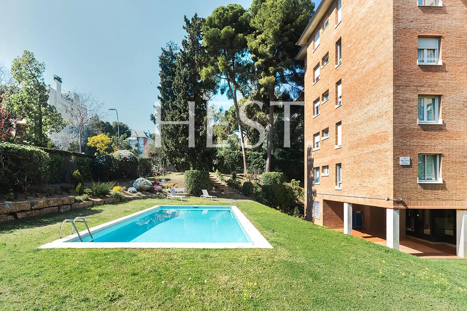 Vista exterior de Piso en venta en Barcelona con Aire acondicionado, Calefacción y Jardín privado