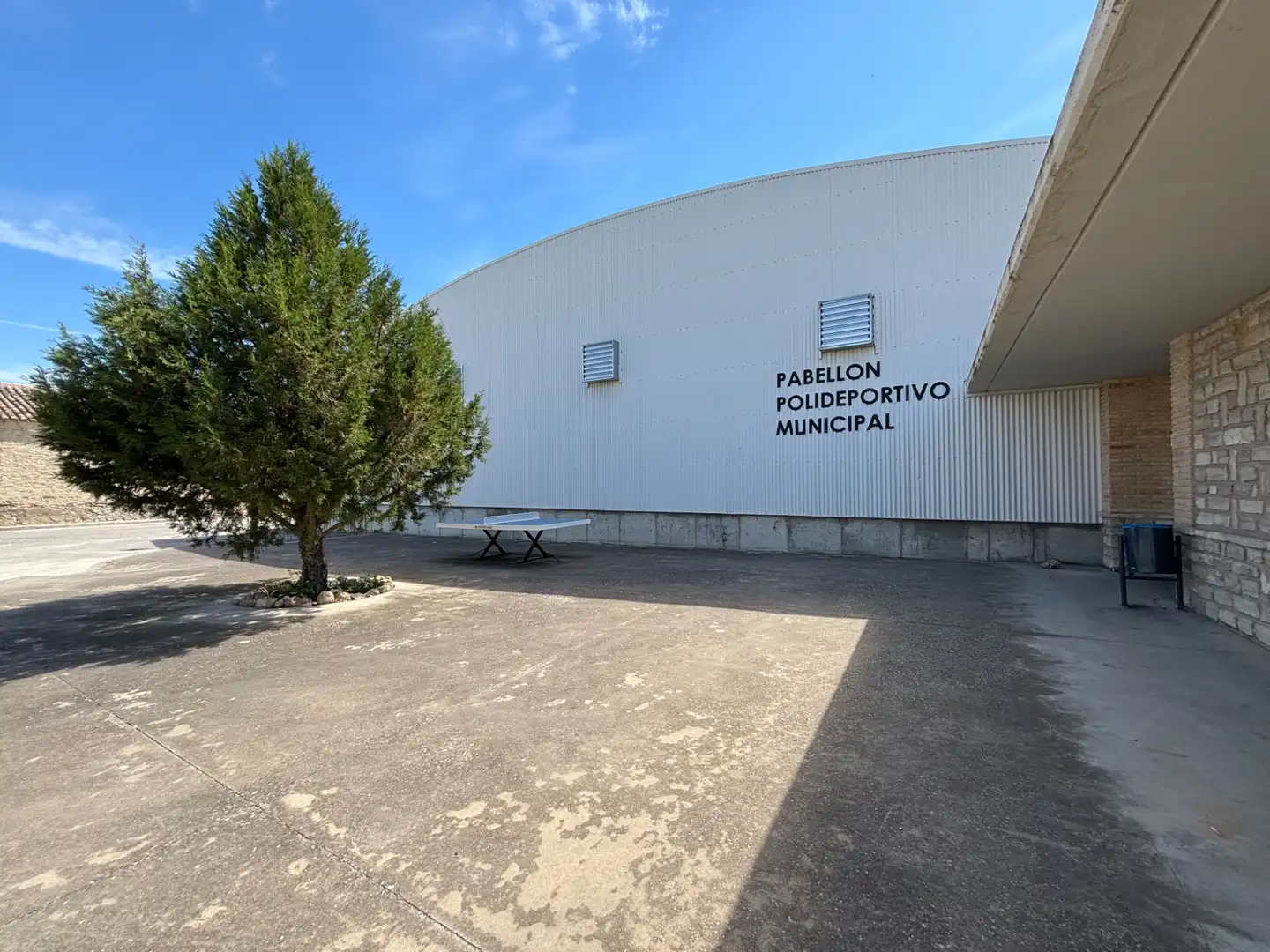 Vista exterior de Casa o xalet en venda en Monegrillo amb Jardí privat, Terrassa i Moblat