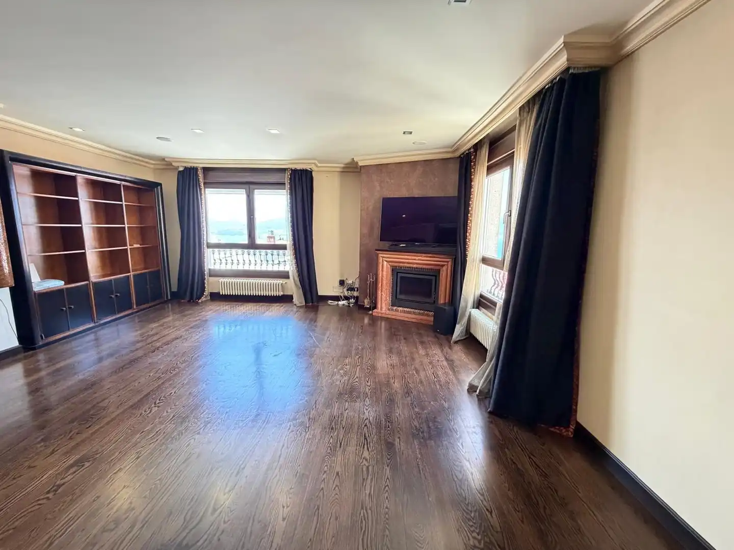 Wohnzimmer von Dachboden zur Miete in Vigo  mit Heizung, Parkett und Terrasse