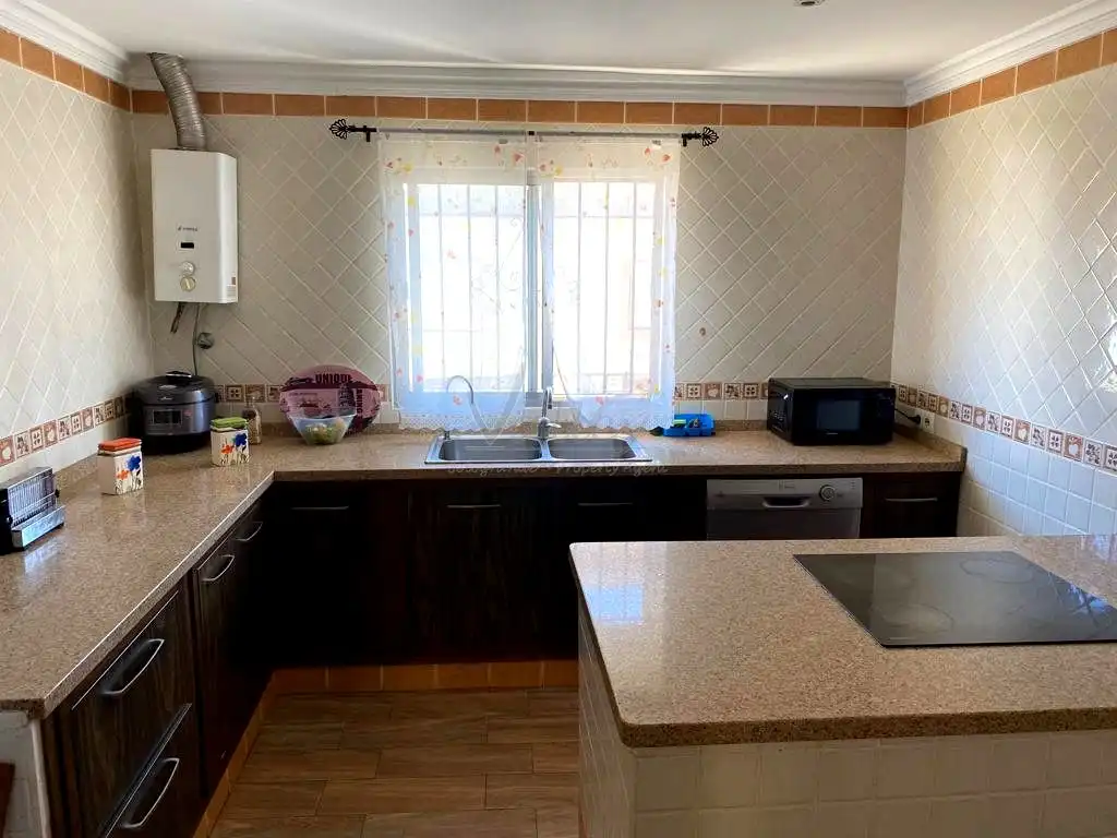 Cuina de Casa o xalet en venda en San Roque amb Jardí privat, Terrassa i Traster