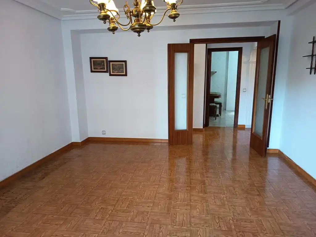 Sala d'estar de Pis en venda en Llaranes