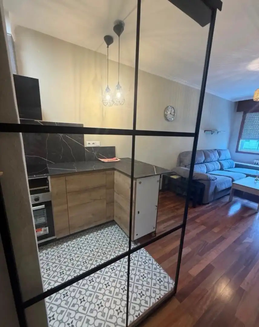 Küche von Wohnung zur Miete in Pontevedra Capital  mit Abstellraum und Möbliert