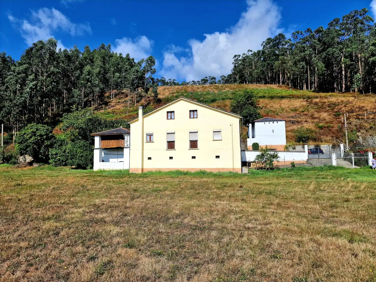 Vista exterior de Casa o xalet en venda en San Tirso de Abres amb Calefacció, Jardí privat i Traster
