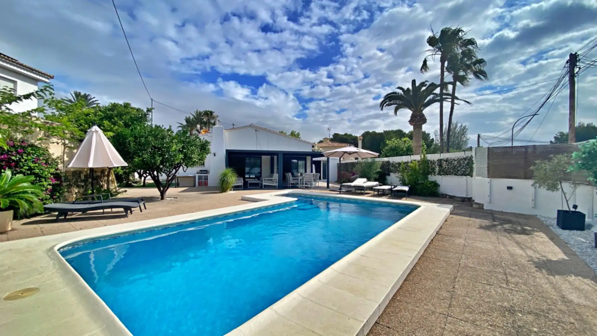 Vista exterior de Casa o xalet en venda en Calpe / Calp amb Aire condicionat, Jardí privat i Terrassa