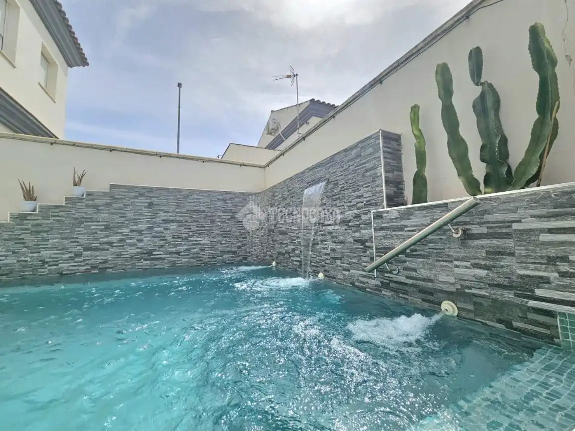 Swimming pool of Detached homes for sale in Almensilla