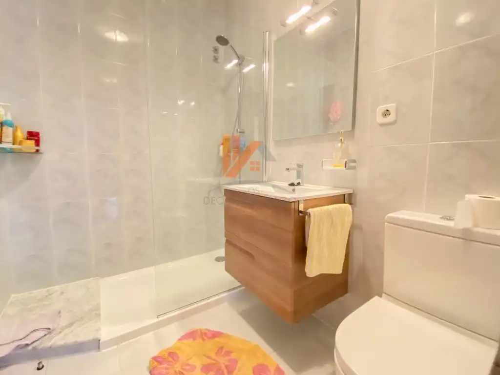 Bany de Casa o xalet en venda en Porto do Son amb Aire condicionat, Terrassa i Rentadora