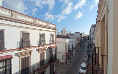 Außenansicht von Wohnung miete in Jerez de la Frontera mit Klimaanlage, Abstellraum und Balkon