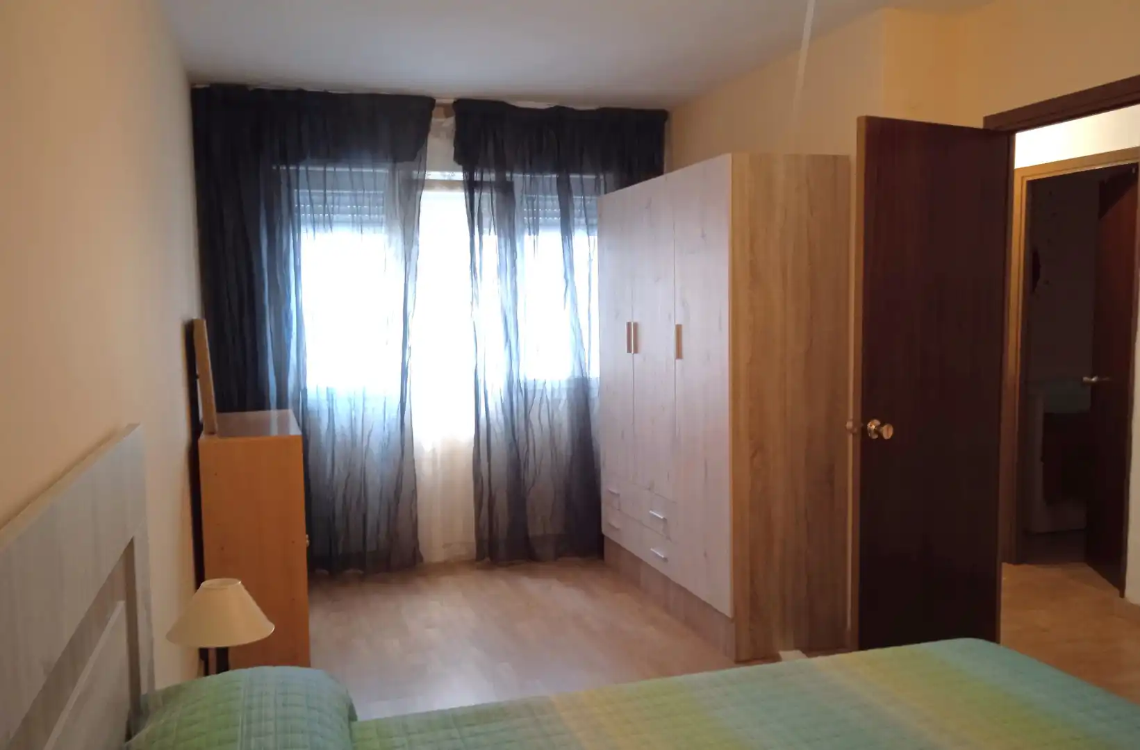 Habitación de Piso en venta en Gijón  con Calefacción, Parquet y Terraza