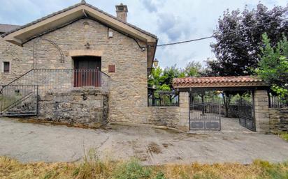 Vista exterior de Casa o xalet en venda en Sabiñánigo amb Calefacció, Terrassa i Traster