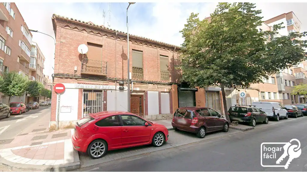 Vista exterior de Edifici en venda en Valladolid