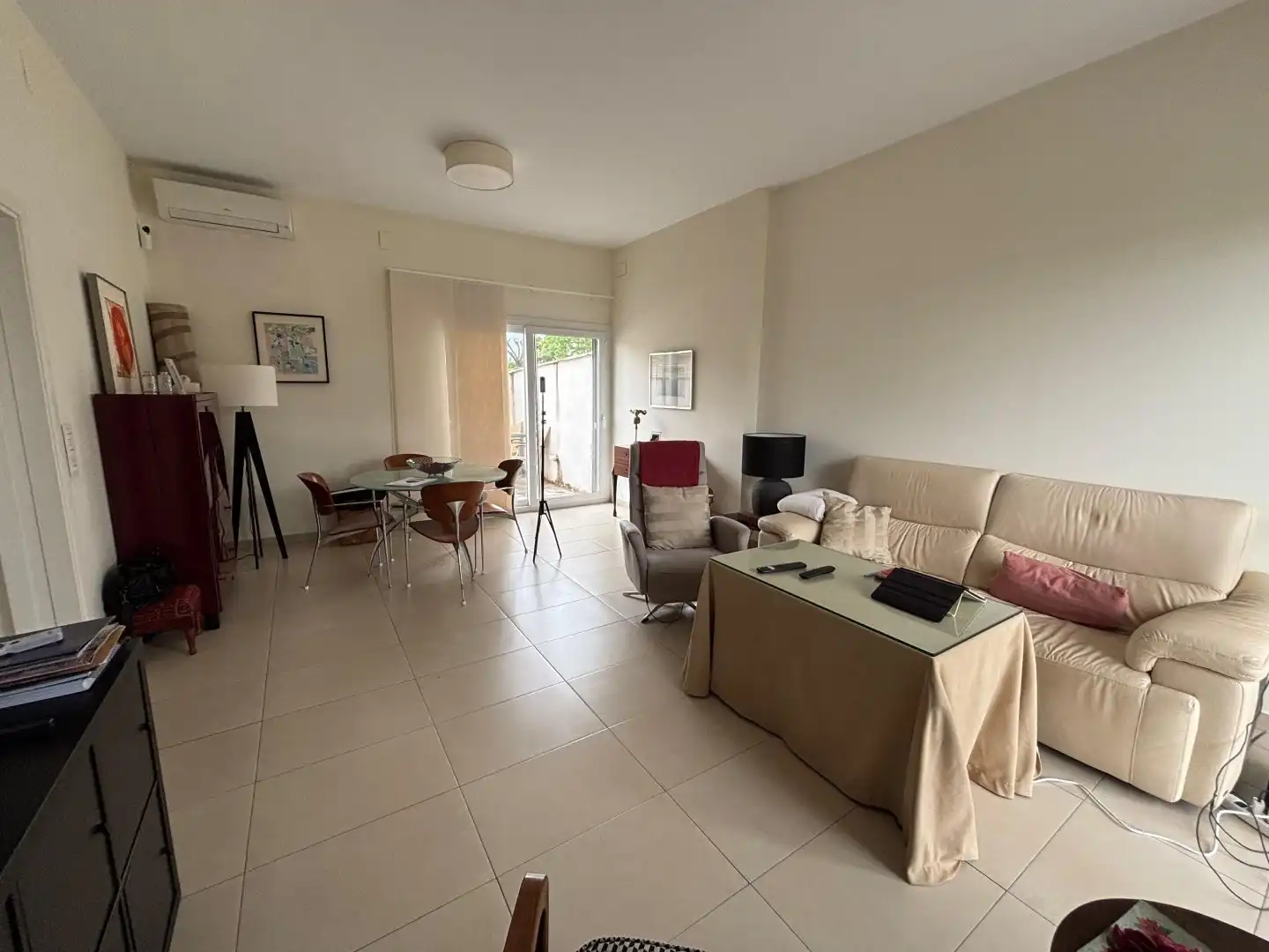 Sala d'estar de Casa o xalet en venda en Bormujos amb Aire condicionat, Traster i Piscina