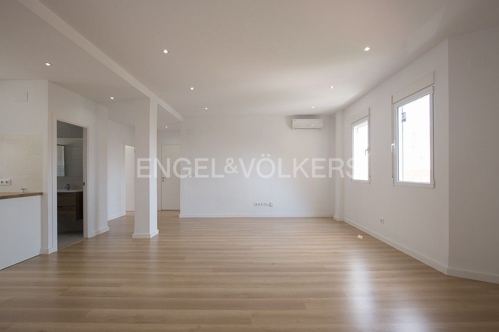 Living room of Apartment for sale in  Valencia Capital  with Air Conditioner, Heating and Parquet flooring
