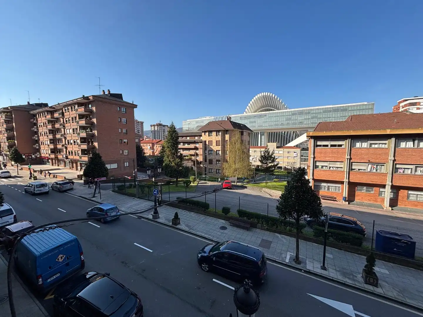 Vista exterior de Pis en venda en Oviedo  amb Calefacció, Parquet i Forn