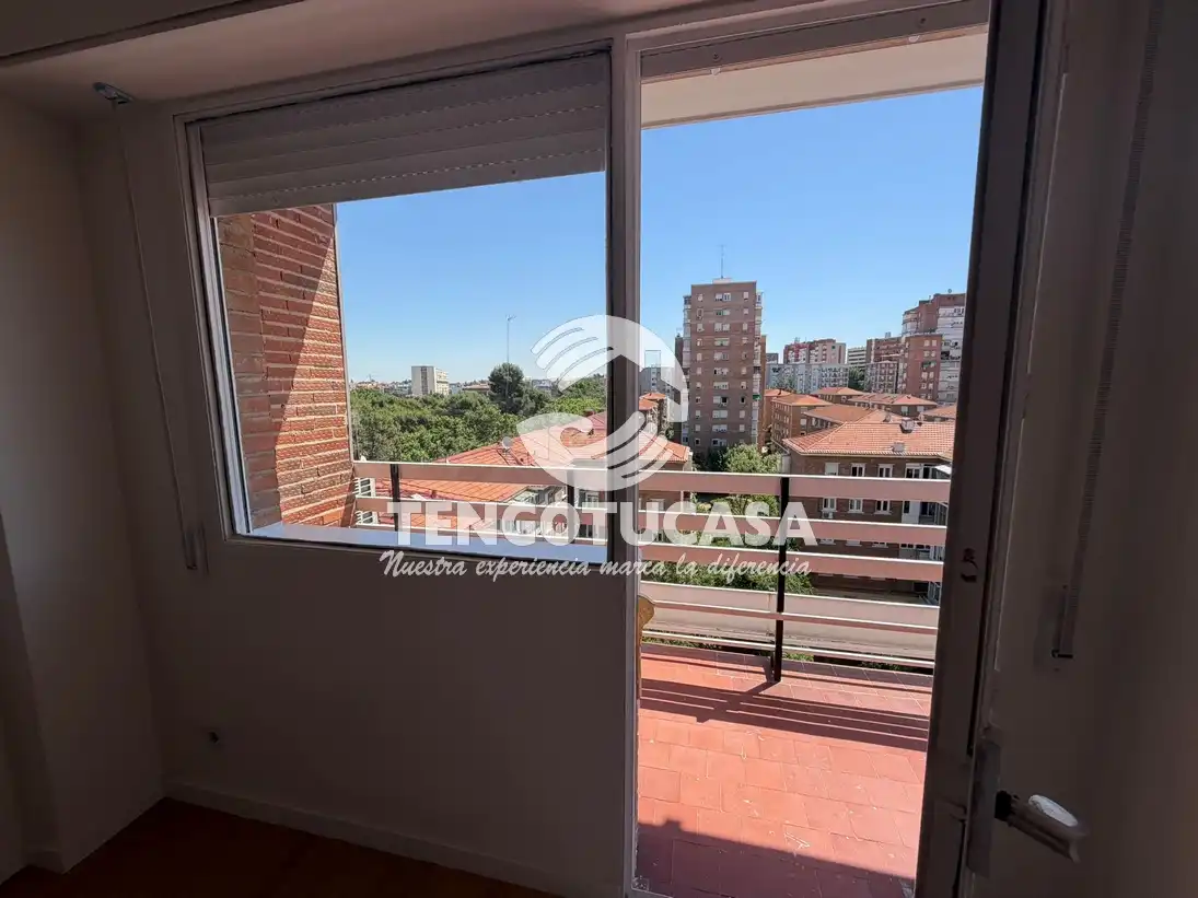 Dormitori de Pis de lloguer en Madrid amb Calefacció, Terrassa i Forn