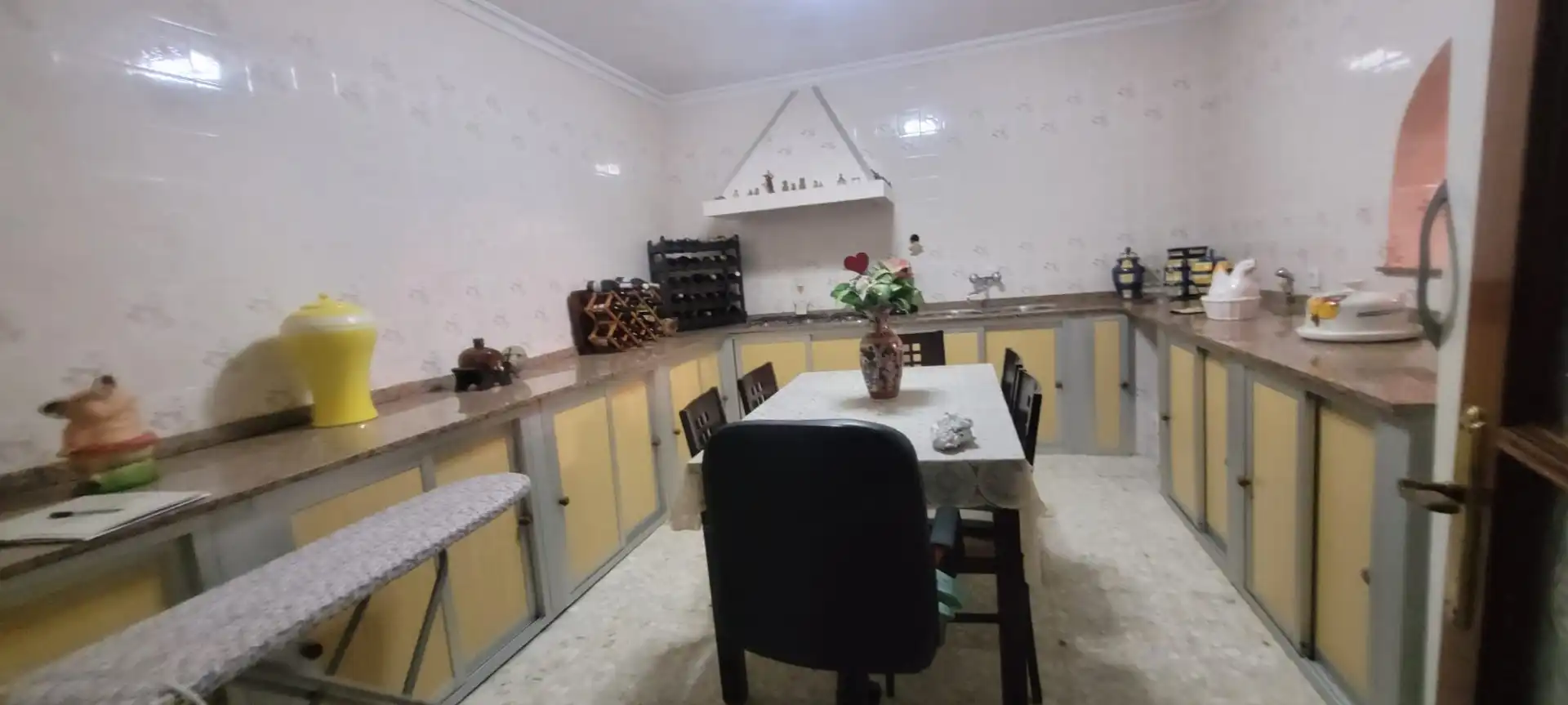 Cuina de Casa o xalet en venda en Algeciras amb Aire condicionat, Jardí privat i Terrassa
