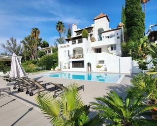 Vista exterior de Casa o xalet en venda en Marbella amb Aire condicionat, Calefacció i Jardí privat