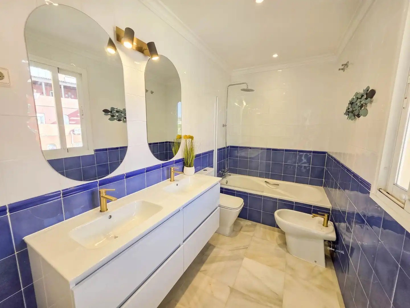 Bathroom of Attic for sale in Manilva  with Air Conditioner, Terrace and Furnished