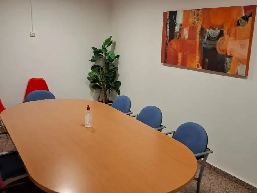 Office for rent in Cuenca  with Air Conditioner, Heating and Alarm