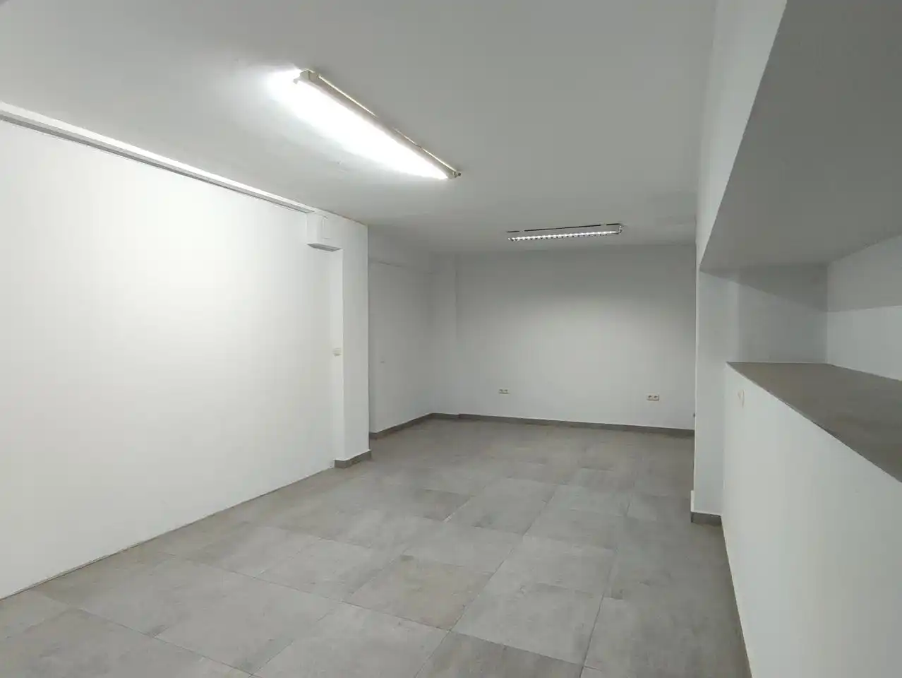 Local comercial en venda a Tesifonte Gallego, imagen 2