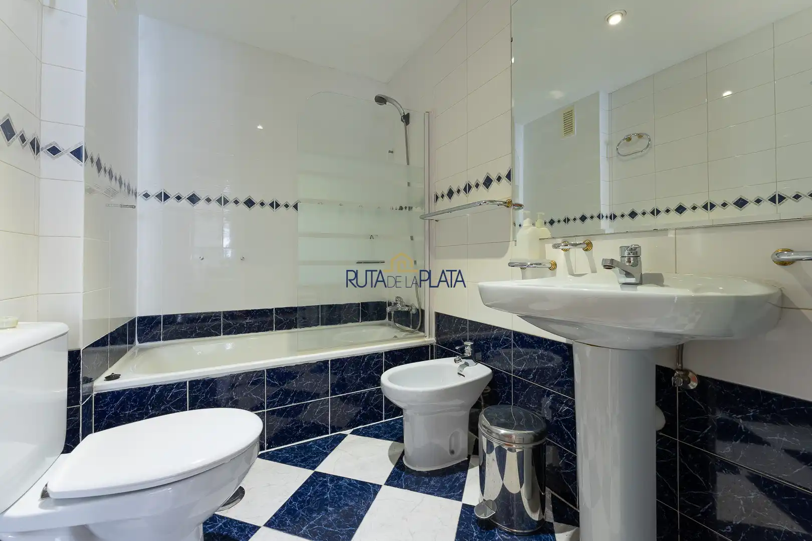 Bathroom of Flat for rent in Zamora Capital   with Heating, Parquet flooring and Terrace