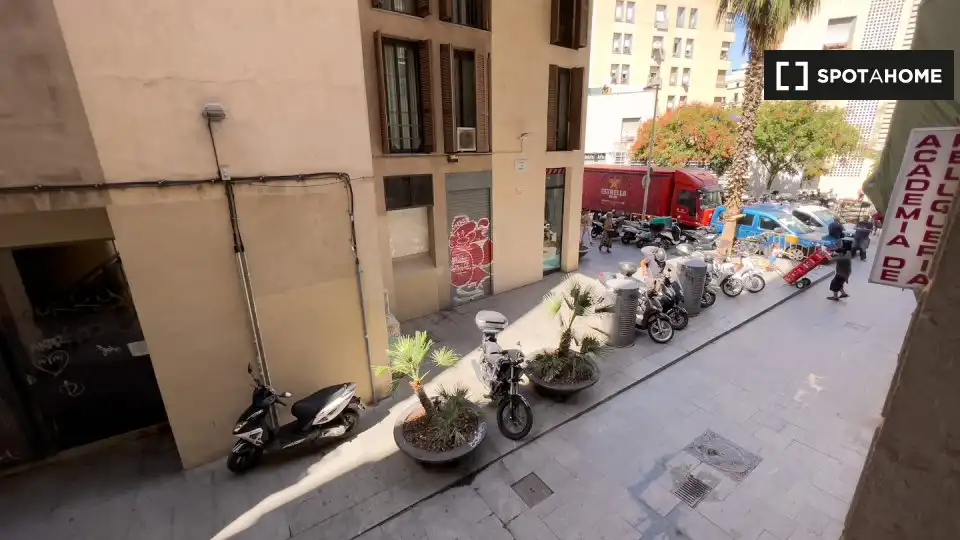 Flat with terrace to rent in Ciutat Vella, imagen 2