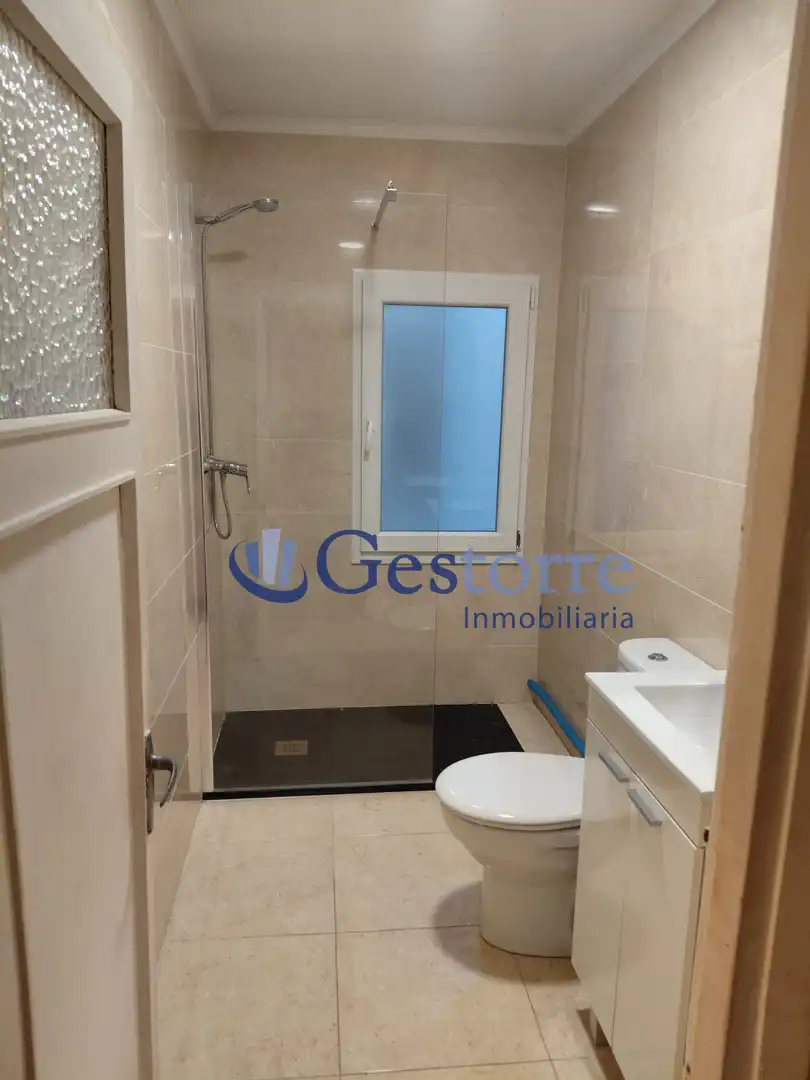 Badezimmer von Wohnung zur Miete in Gijón 
