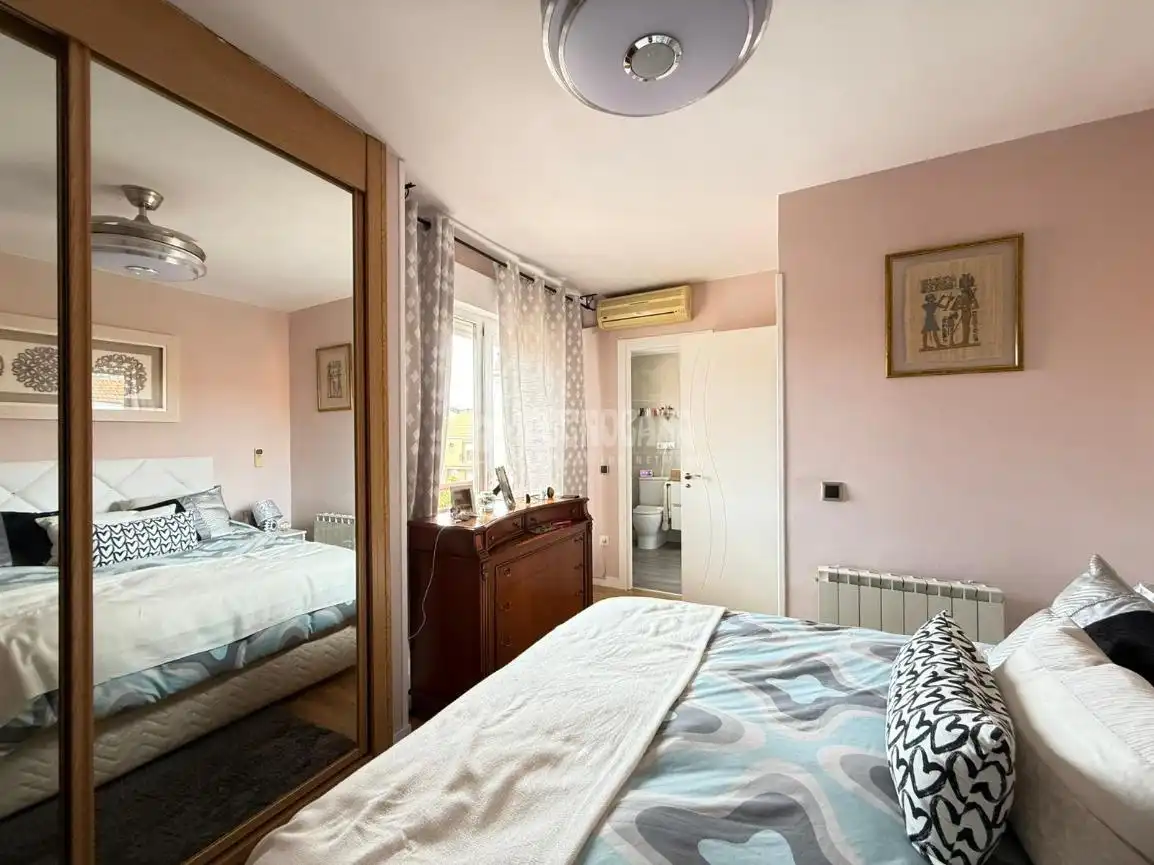 Habitación de Casa adosada en venta en Móstoles con Calefacción y Jardín privado
