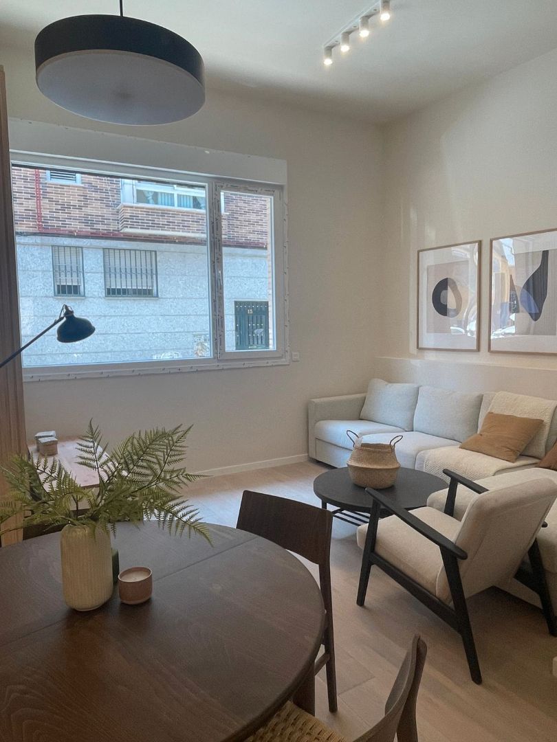 Sala de estar de Piso de alquiler en  Madrid Capital con Aire acondicionado, Calefacción y Trastero