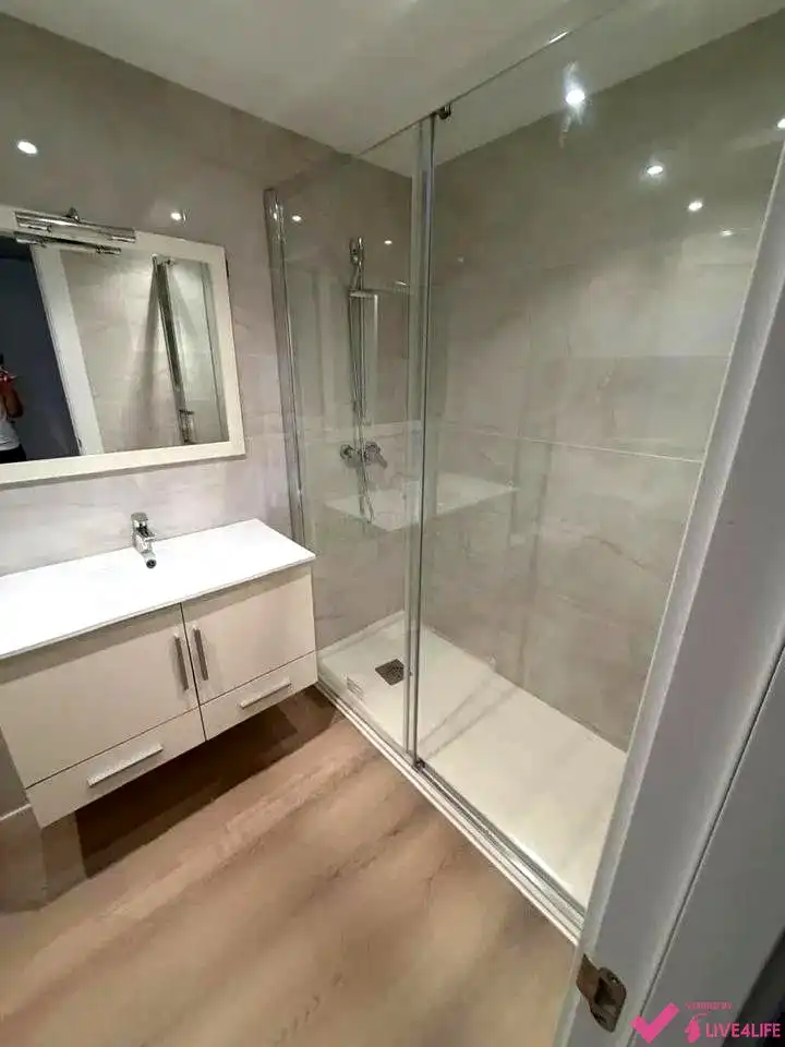 Badezimmer von Wohnung zur Miete in Valencia mit Klimaanlage, Terrasse und Möbliert