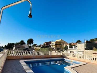 Villa con piscina in vendita a Carrer Ripoll, 21, 43882 Calafell, Spain 21