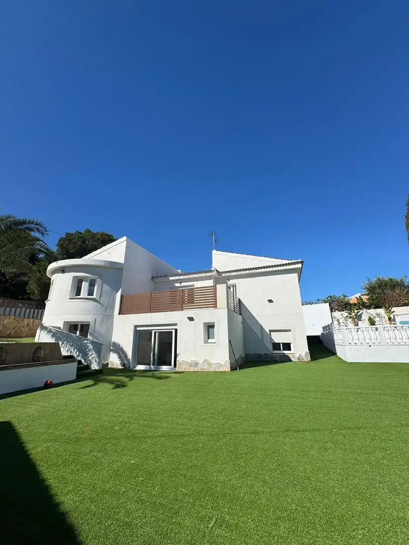 Xalet amb piscina en venda a Los Balcones - Los Altos