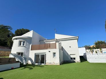 Xalet amb piscina en venda a Los Balcones - Los Altos